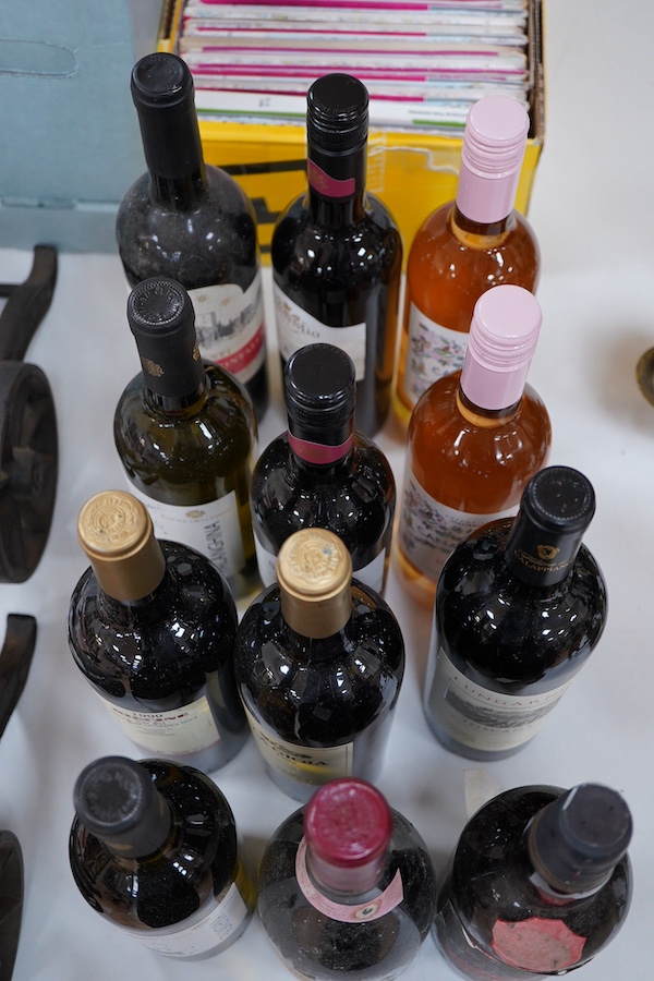 Twelve assorted Italian wines including La Gioia, 1999 and Lungarno Toscana, 2017.